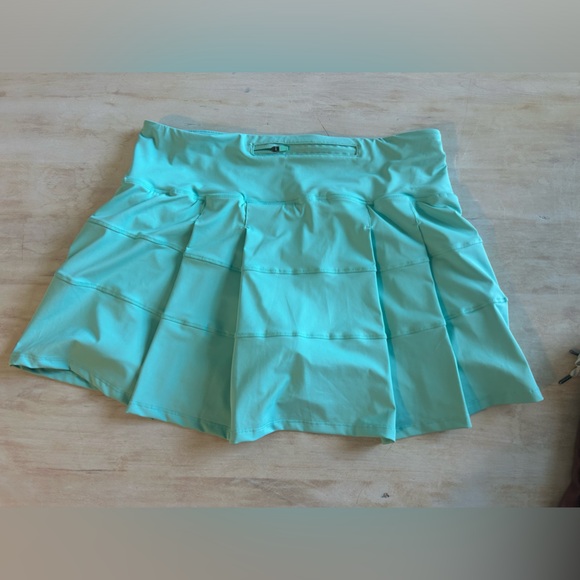Aqua colored tennis/ pickleball skirt. Size XL - Picture 3 of 3